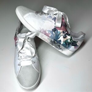 Softwaves Women’s Parrot Flat Tie/Zipper Sneakers Size- 40